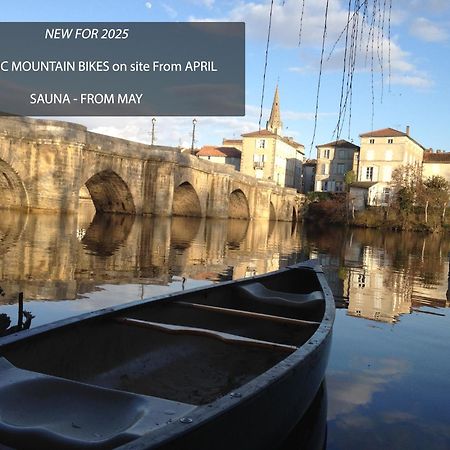 Pont Vieux Chambres Et Gites Confolens Bagian luar foto