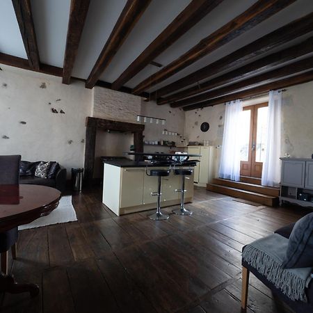Pont Vieux Chambres Et Gites Confolens Bagian luar foto