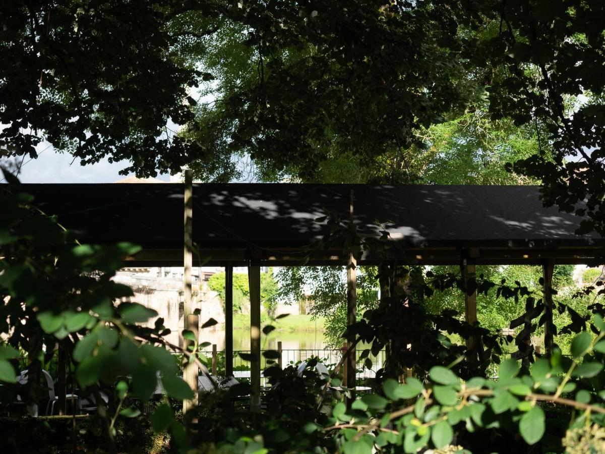 Pont Vieux Chambres Et Gites Confolens Bagian luar foto