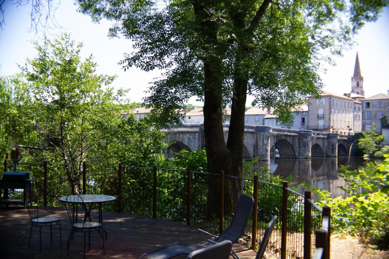 Pont Vieux Chambres Et Gites Confolens Bagian luar foto