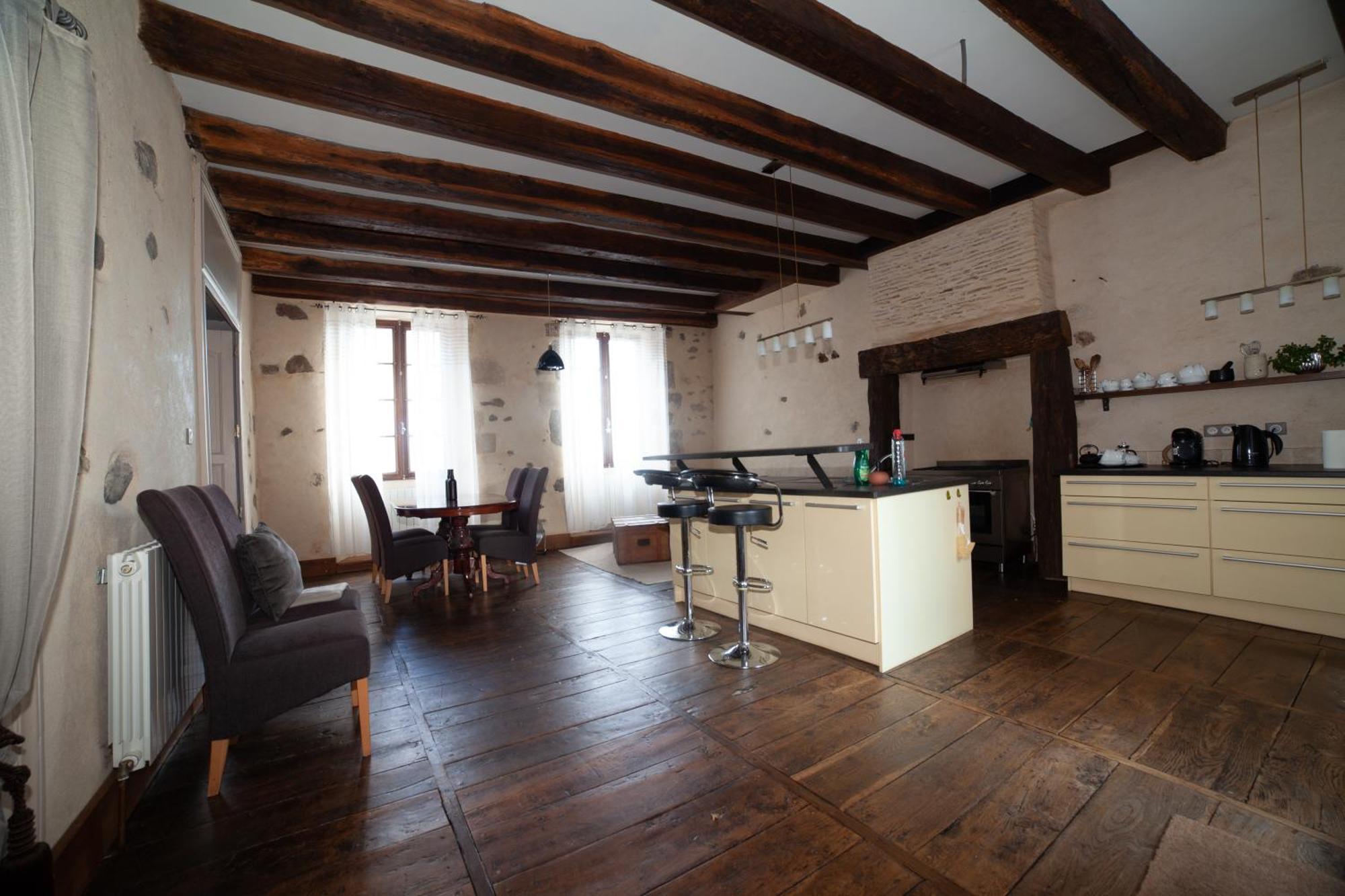 Pont Vieux Chambres Et Gites Confolens Bagian luar foto