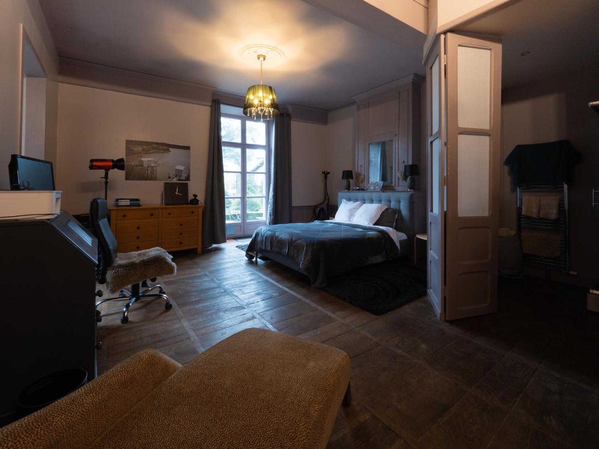 Pont Vieux Chambres Et Gites Confolens Bagian luar foto